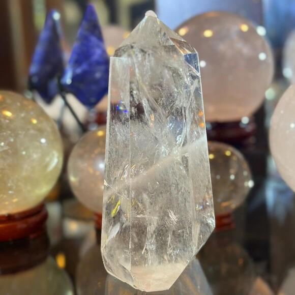 Clear Quartz Rainbow Inclusions - Picture 4 of 4